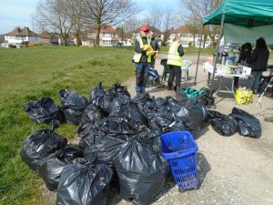 volunteers posing with bags of litter